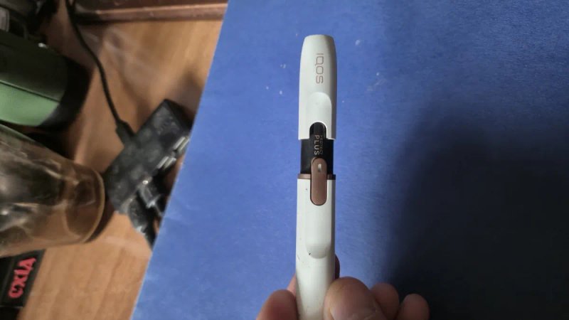 Білий тримач системи нагрівання тютюну IQOS 2.4 Plus. — фото 2