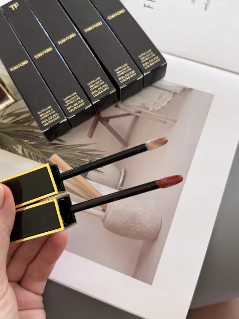 Блиск Tom Ford Gloss Luxe Lip Gloss — фото 5
