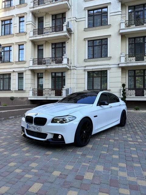 BMW 550i F10 4.4 Twin Turbo 450лс M-Paket