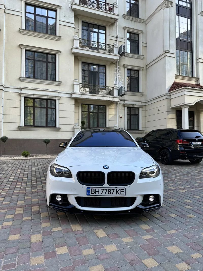 BMW 550i F10 4.4 Twin Turbo 450лс M-Paket — фото 2