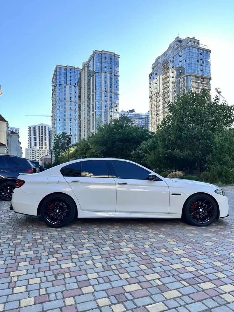 BMW 550i F10 4.4 Twin Turbo 450лс M-Paket — фото 4