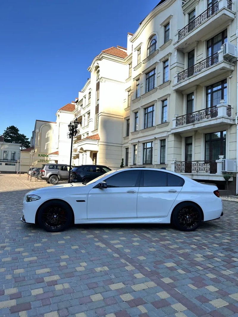 BMW 550i F10 4.4 Twin Turbo 450лс M-Paket — фото 8