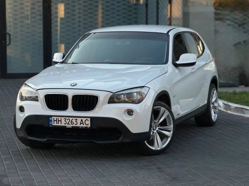 BMW X1 2011 г 2.0 — фото 2