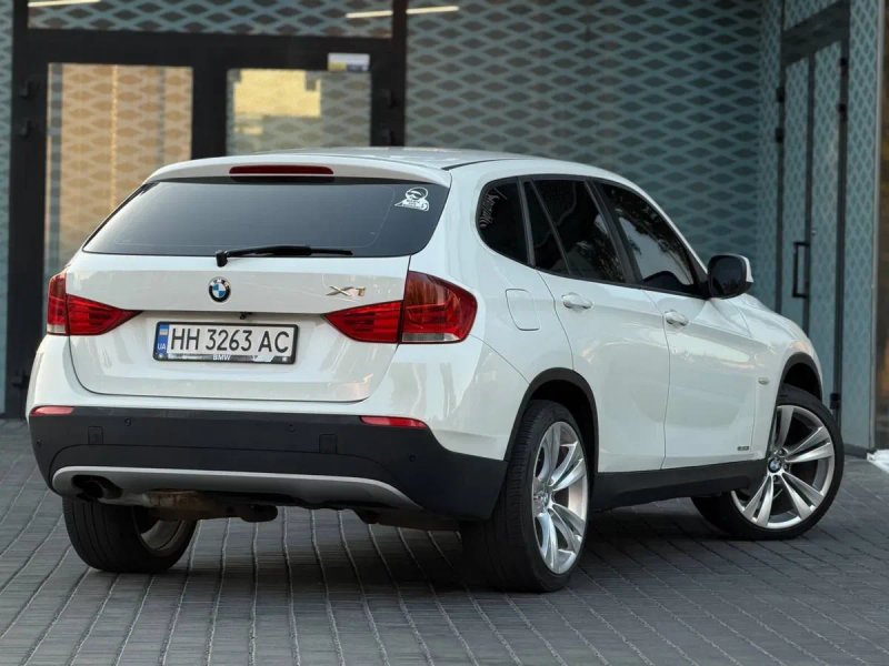 BMW X1 2011 г 2.0 — фото 3