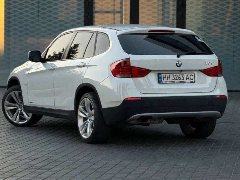 BMW X1 2011 г 2.0 — фото 4
