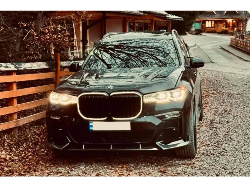 BMW X7 G07 2019+ Накладка на передній бампер Карбон M-Sport — фото 4