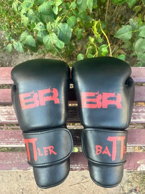 Боксерські рукавички Battler Sport Universal Black/Red 14 Oz