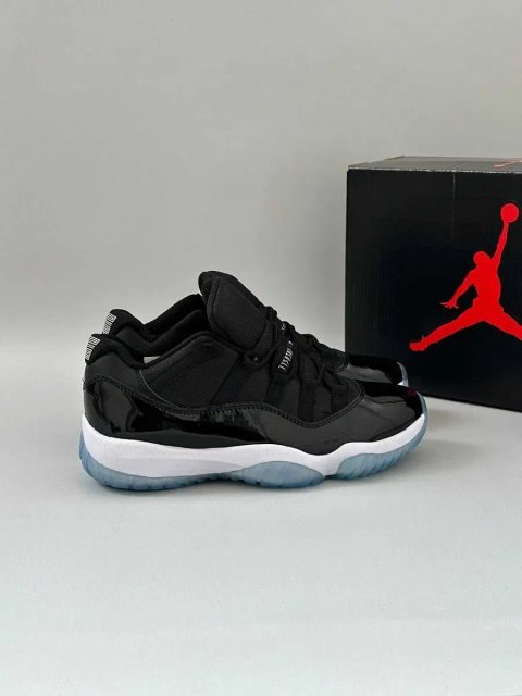 Бомбічні кросівки чоловічі Jordan 11 cement grey low кроссовки мужские
