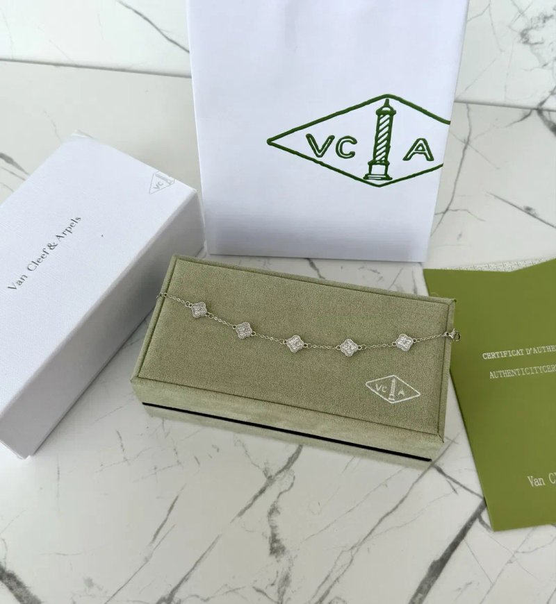 Браслет Van Cleef & Arpels  розмір регулюється, посріблення 925 проби,з камінцями, конюшина, клевер ван клиф, цепочка, серебро, ланцюжок — фото 2