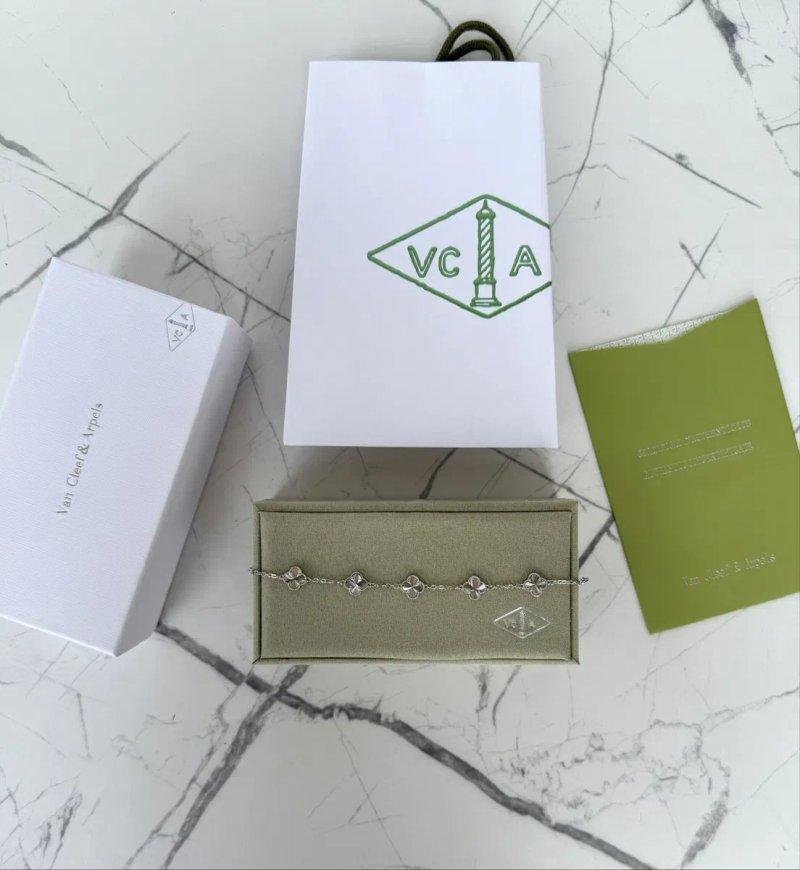 Браслет Van Cleef & Arpels  розмір регулюється, срібло 925 проби з покриттям родію (не темніє),з камінцями, конюшина, клевер ван клиф, серебро — фото 5