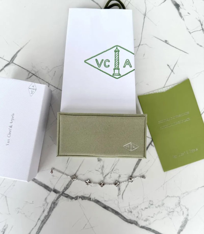 Браслет Van Cleef & Arpels  розмір регулюється, срібло 925 проби з покриттям родію (не темніє),з камінцями, конюшина, клевер ван клиф, серебро — фото 7