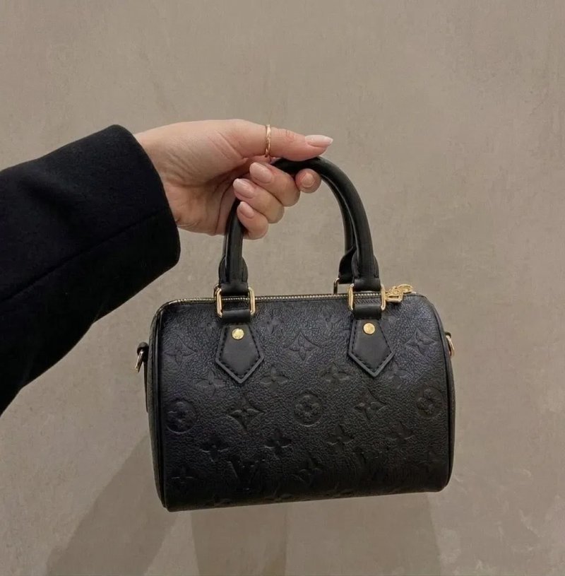 Брендова жіноча сумка Louis Vuitton Nano Speedy monogram з ручками та ремінем через плече — фото 3