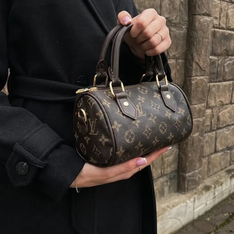 Брендова жіноча сумка Louis Vuitton Nano Speedy monogram з ручками та ремінем через плече — фото 5