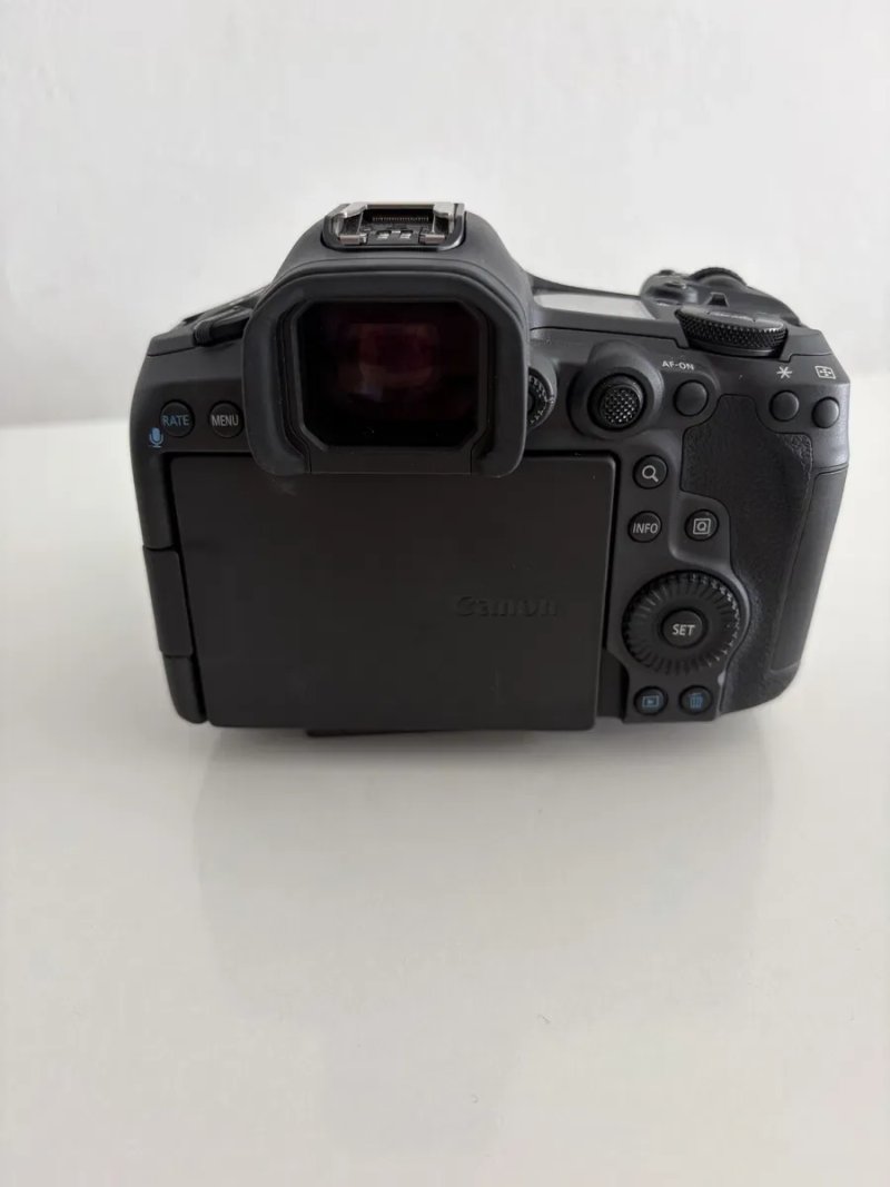 Canon Eos R5 Mark II+ Canon Lens RF35mm F1.8 — фото 4