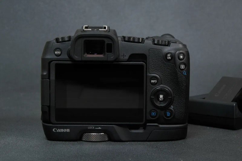 Canon EOS RP Body + Canon grip EG-E1 — фото 2