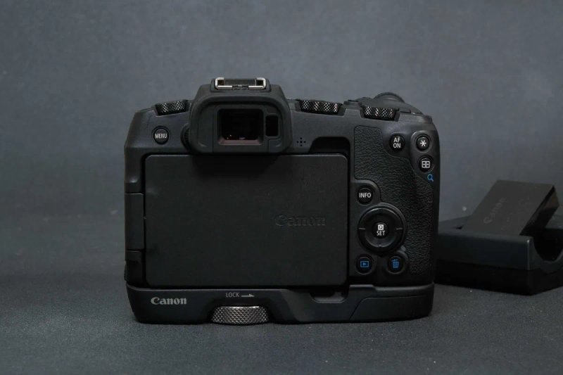Canon EOS RP Body + Canon grip EG-E1 — фото 3