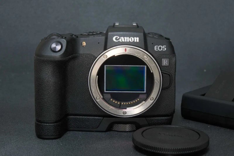 Canon EOS RP Body + Canon grip EG-E1 — фото 4