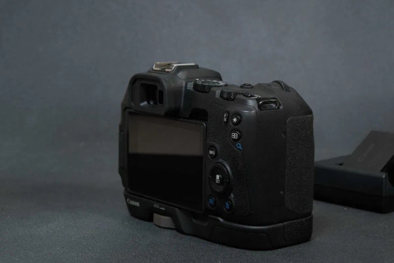 Canon EOS RP Body + Canon grip EG-E1 — фото 5