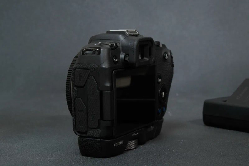 Canon EOS RP Body + Canon grip EG-E1 — фото 6