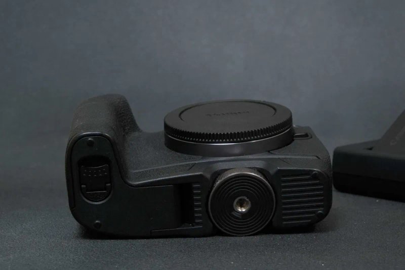 Canon EOS RP Body + Canon grip EG-E1 — фото 7