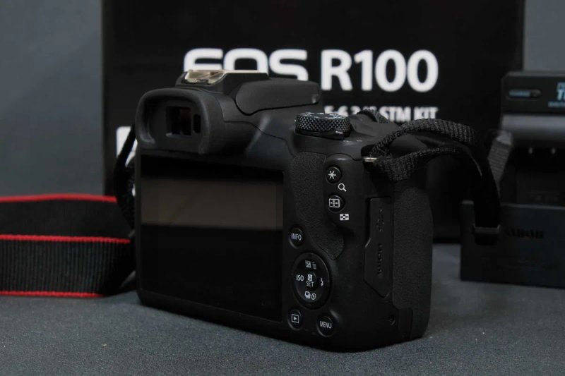 Canon R100 + kit 18-45mm IS STM — фото 3