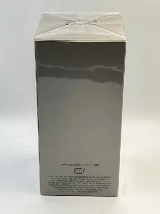 Carolina Herrera 212 Men NYC edt 200 мл  Оригинал — фото 2