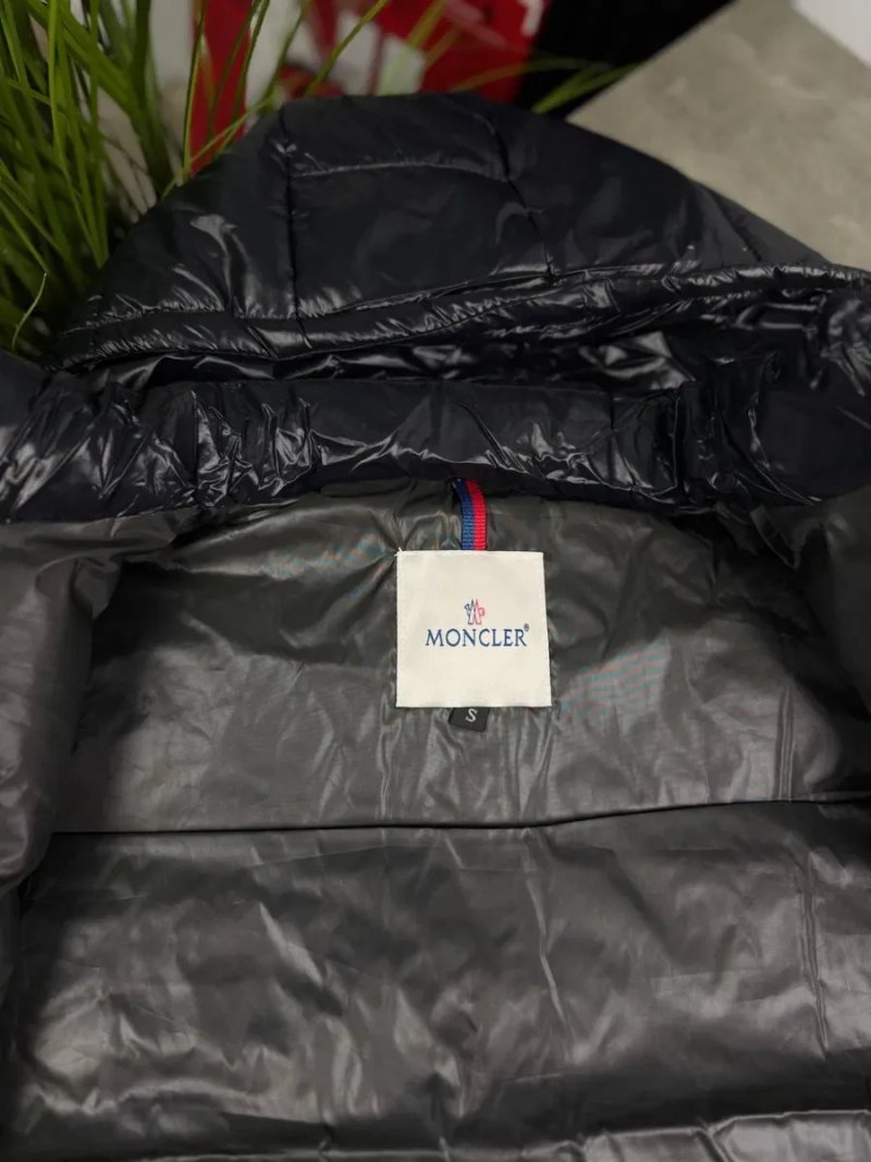 Чоловіча осіння жилетка Moncler з капюшоном | Чорна / Біла | Безрукавка Монклер чоловіча — фото 6