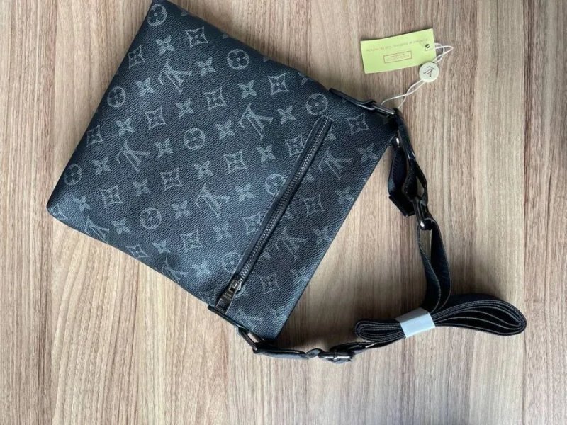 Чоловіча сумка на через плече louis vuitton придбати мужская сумка — фото 7