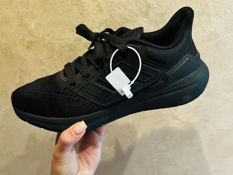 Чоловічі кросівки Adidas.