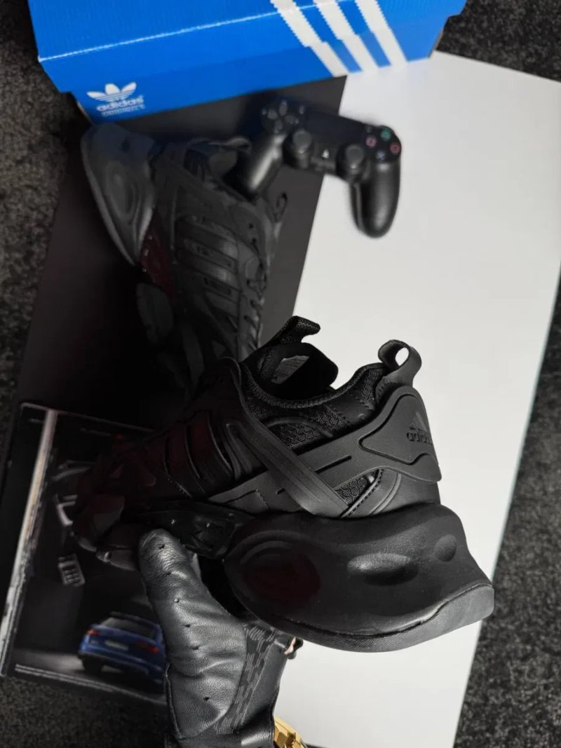 Чоловічі кросівки Adidas XLG Runner Deluxe GTX All Black [41-45] — фото 4