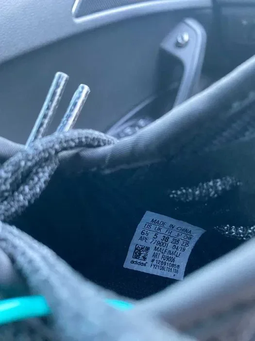 Чоловічі кросівки Adidas Yeezy Boost 350 V2 "Black Total" Розміри 40-46 — фото 3
