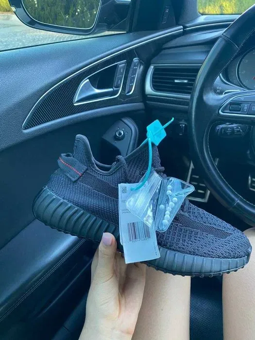 Чоловічі кросівки Adidas Yeezy Boost 350 V2 "Black Total" Розміри 40-46 — фото 4