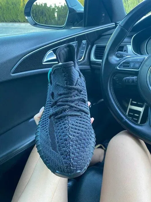 Чоловічі кросівки Adidas Yeezy Boost 350 V2 "Black Total" Розміри 40-46 — фото 5