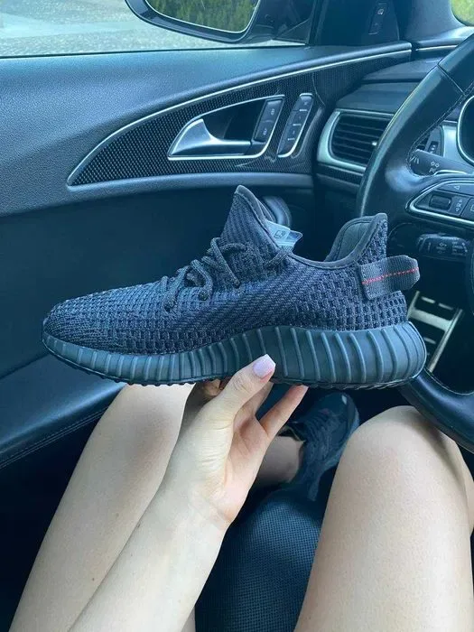 Чоловічі кросівки Adidas Yeezy Boost 350 V2 "Black Total" Розміри 40-46 — фото 7