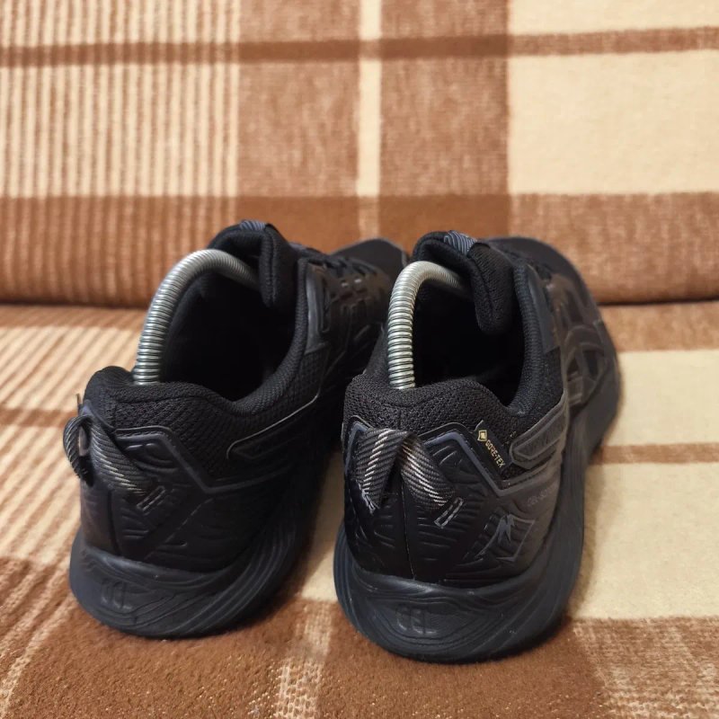 Чоловічі кросівки asics gore-tex — фото 3