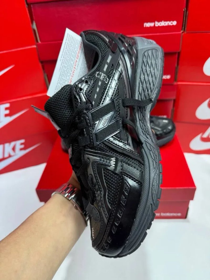 Чоловічі кросівки New Balance 1906A Black Silver — фото 2