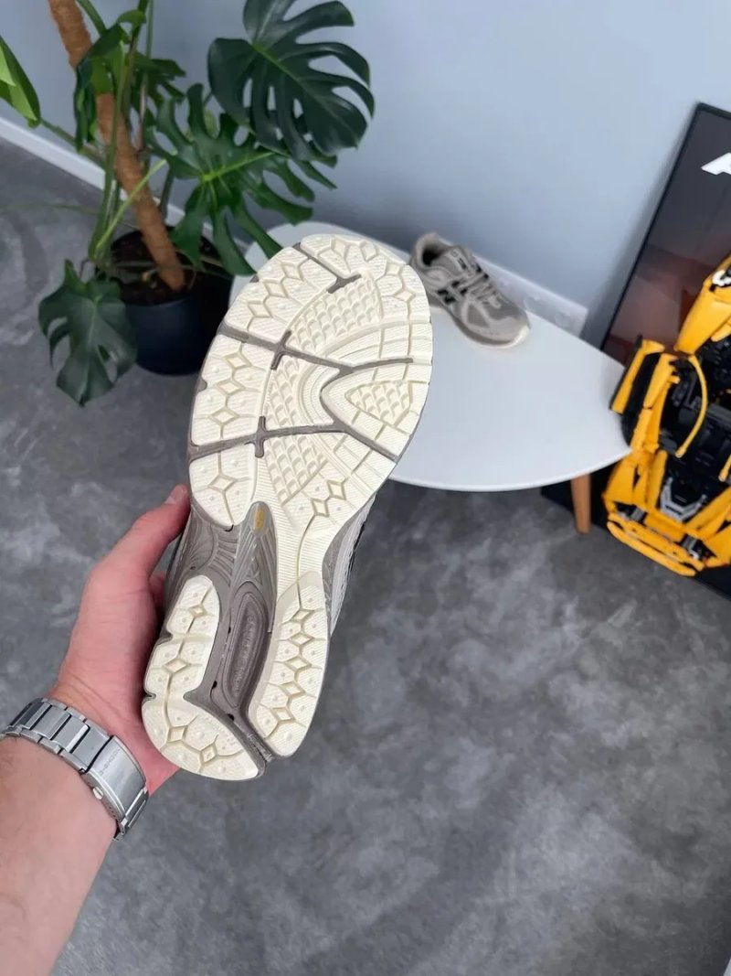 Чоловічі кросівки New Balance 1906R Cordura Arid Stone U1906ROB — фото 4