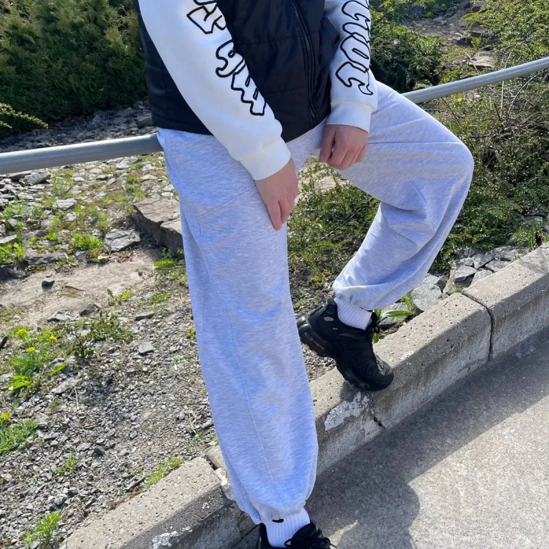 Чоловічі сірі спортивні штани oversize wide leg стиль streetwear — фото 4