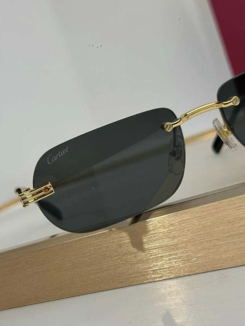 Чоловічі сонцезахисні окуляри Cartier CT0577S в золотій оправі — фото 3