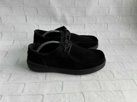 Чорні Чоловічі Замшеві Мокасини Clarks Court Lite Wally Black Size 44 Розмір Туфлі Топсайдери Мешти Класичний Дизайн Із Комфортом Кросівок Оригінал