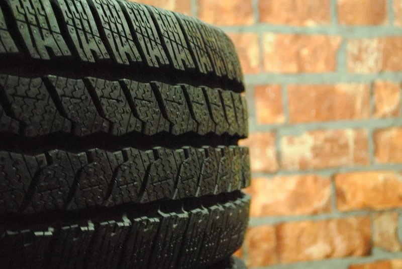 Continental 235/65 R16C — фото 2