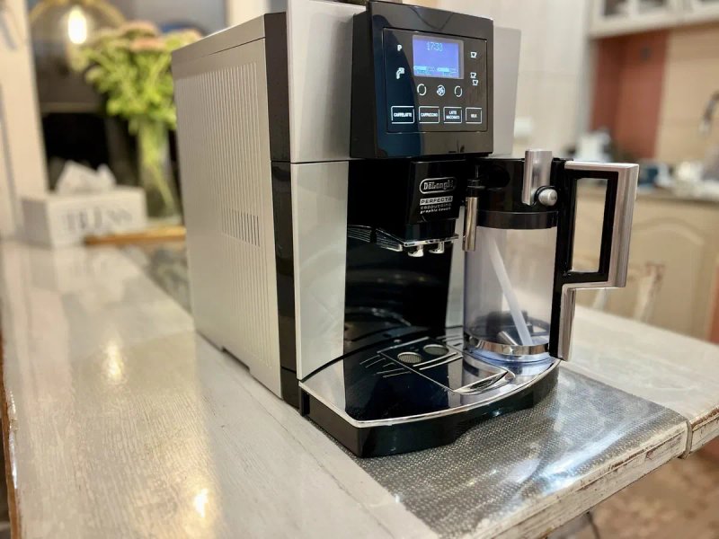 De'Longhi Perfecta Cappuccino Graphic Touch (ESAM 5708.S) автоматична кавоварка — фото 3