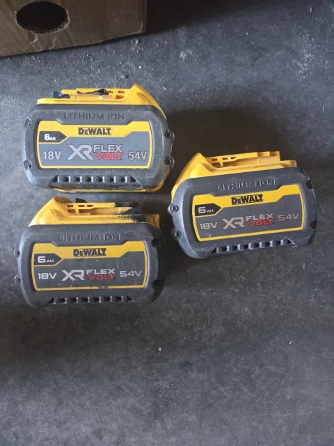 Dewalt 18v 6ah 54v під ремонт ціна вказана за 1шт