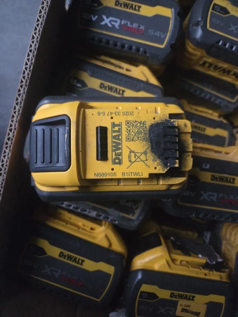 Dewalt 9ah 18v xr flexvolt 54v під ремонт в україні не розбиралися — фото 2