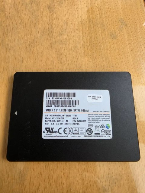 Диск ssd 1.9 tb 2.5" Samsung для ноутбука або ПК Стан гарний 2tb