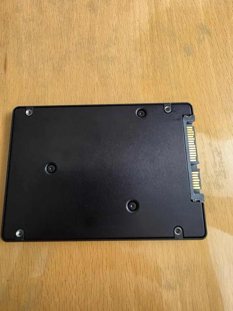 Диск ssd  1.9 tb 2.5" Samsung для ноутбука або ПК Стан гарний 2tb — фото 3