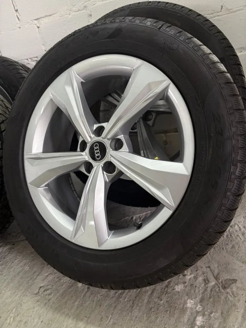 Диски Audi R19 Q5 новими зимовими шинами 235/55 R19 24 року