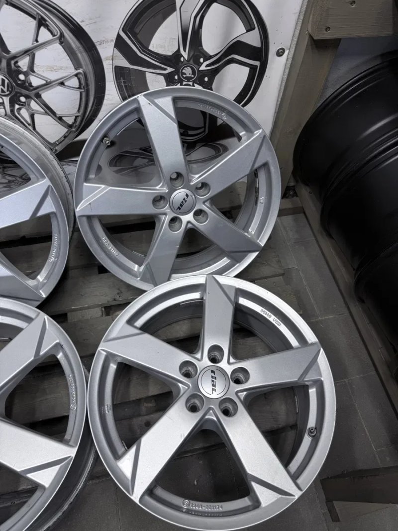 Диски литі 5/114.3/18 Kia Hundaj Nissan — фото 4
