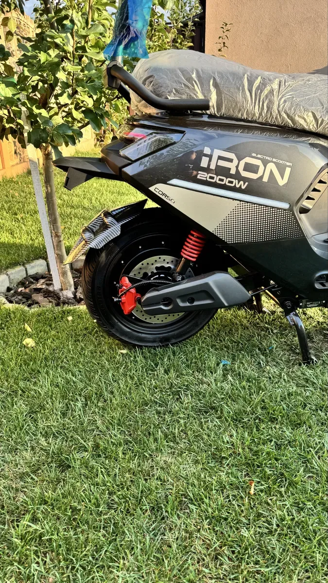 Доставка вам Додому. Електроскутер Corso IRON 2000Вт, 72V/30Ah — фото 4