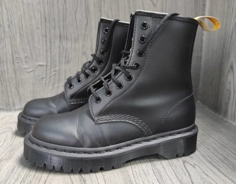 37 Dr.Martens оригінальні жіночі ботинки